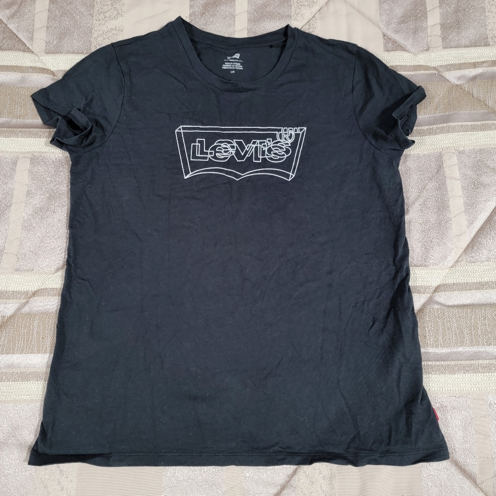 Levi's T-Shirt with holographic logo. Size L. 100% cotton.